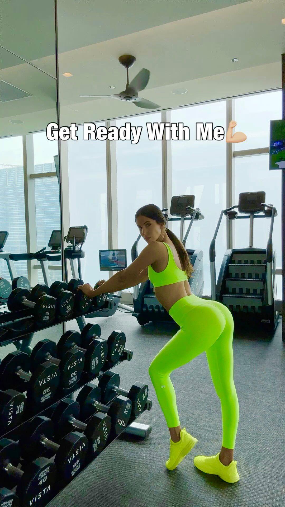 Jen Selter hits the gym in lime green leggings